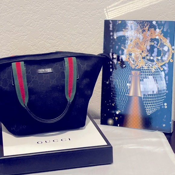 COPY - GUCCI SHERRYLINE TOTE/HANDBAG EUC WITH GG SIGNATURE THROUGHOUT THE BAG.… - Picture 1 of 9